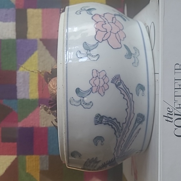 CHINOISERIE LOTUS FLOWER AND CRANE MOTIF CACHE POT - Picture 5 of 9